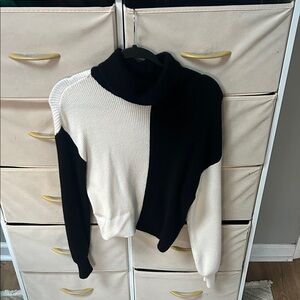 Colorblock Turtleneck Sweater - Black and White